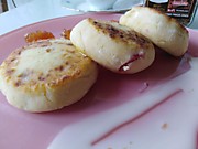 Сырники из итальянской рикотты.С кусочками вяленой вишни.